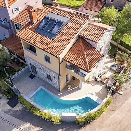 فيلة Casa Dika